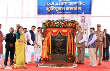 27.08.2022 : Governor performed the Bhoomi Pujan of the Centre of Excellence in Marine Studies