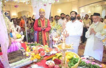 Chief Minister Eknath Shinde performs Ganesh Arti at Governor's residence