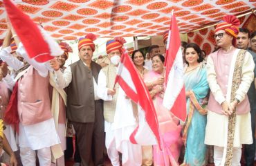 25.09.2022 : Governor Koshyari flags off Jain Sangh Ratha Yatra from Malabar Hill