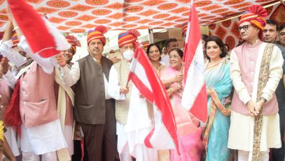 25.09.2022 : Governor Koshyari flags off Jain Sangh Ratha Yatra from Malabar Hill