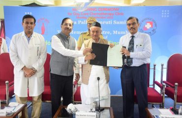 26.09.2022 : राज्यपालांच्या उपस्थितीत बोरिवली किमोथेरपी केंद्र स्थापनेच्या करारावर स्वाक्षऱ्या