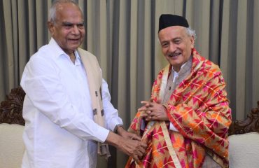 26.09.2022 : The Governor of Punjab Banwarilal Purohit met Maharashtra Governor Bhagat Singh Koshyari at Raj Bhavan Mumbai. This was a courtesy meeting.