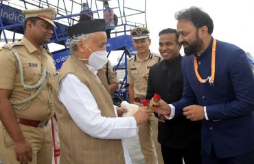 28.09.2022 : District Collector of Nagpur Dr Vipin Itankar welcomed Governor