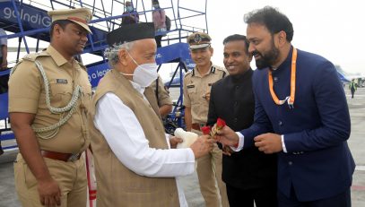 28.09.2022 : District Collector of Nagpur Dr Vipin Itankar welcomed Governor