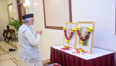 02.10.2022 : Governor pays tribute to Mahatma Gandhi, Lal Bahadur Shastri