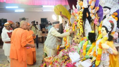 04.10.2022 : Governor had the Darshan of Durga Mata at Ramkrishna Math