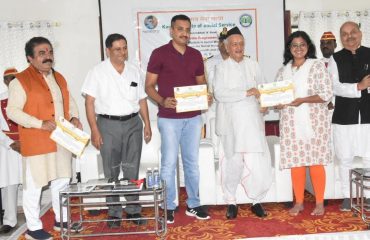 10.10.2022 : राज्यपालांनी दिली कर्वे समाज सेवा संस्थेला भेट