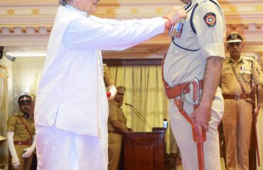 13.10.2022 : Governor presents President’s Police Medals to 114  Police Officers, Personnel