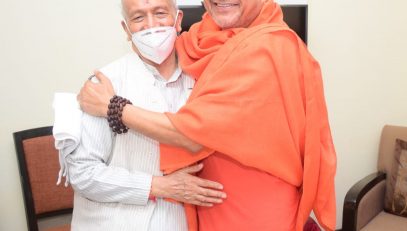 15.10.2022 : Governor met Swami Yatindranand Giri Maharaj