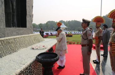 ३०. १०. २०२२:   राज्यपालांची  शहीद पोलीसांना श्रध्दांजली, राष्ट्रीय पोलीस स्मारकाला दिली भेट