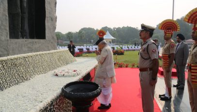 ३०. १०. २०२२:   राज्यपालांची  शहीद पोलीसांना श्रध्दांजली, राष्ट्रीय पोलीस स्मारकाला दिली भेट