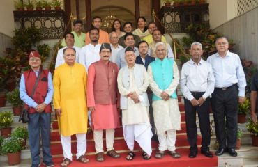 Governor presented the 'Gadh Ratna' and 'Uttarakhand Samaj Gaurav Samman 2022'