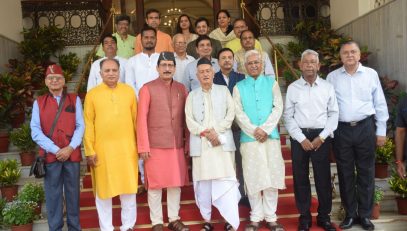 Governor presented the 'Gadh Ratna' and 'Uttarakhand Samaj Gaurav Samman 2022'