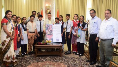 14.11.2022 : School Children group met Governor on the occasion of Children’s Day