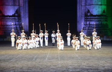 04.12.2022 : Governor Bhagat Singh Koshyari attended the 'Beating Retreat' and Tattoo Ceremony organised by the Western Naval Command of Indian Navy at Gateway of India on the occasion of Navy Day. The event included performances by the naval band, a short operational demonstration, the Beating Retreat Ceremony, a fly-past by naval helicopters, continuity drill and the Sailor’s Dance by children of the Sea Cadet Corps. Later in the evening, the Governor attended the At Home reception hosted by the Flag Officer Commanding in Chief at the Navy House.