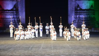 04.12.2022 : Governor Bhagat Singh Koshyari attended the 'Beating Retreat' and Tattoo Ceremony organised by the Western Naval Command of Indian Navy at Gateway of India on the occasion of Navy Day. The event included performances by the naval band, a short operational demonstration, the Beating Retreat Ceremony, a fly-past by naval helicopters, continuity drill and the Sailor’s Dance by children of the Sea Cadet Corps. Later in the evening, the Governor attended the At Home reception hosted by the Flag Officer Commanding in Chief at the Navy House.