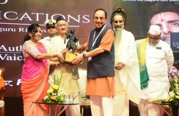 Governor felicitates Pillars of Hindutva Award to Subramanyam Swamy