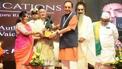 Governor felicitates Pillars of Hindutva Award to Subramanyam Swamy