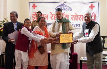 23.12.2022 : Governor presented the Red Cross Certificate of Merit to Dr Chandra Mohan Gupta