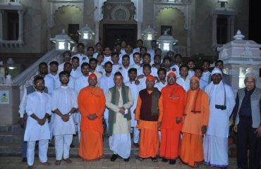 22.12.2022 : Governor visited the Ramakrishna Math at Dhantoli