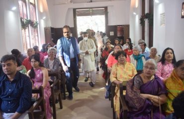 25.12.2022: Christmas: Governor Koshyari visits St. Stephen's Church at Bandra