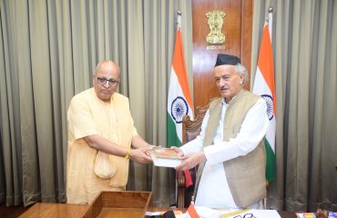 06.01.2023 : इस्कॉन जुहूचे अध्यक्ष ब्रजहरी दास यांनी घेतली राज्यपालांची भेट