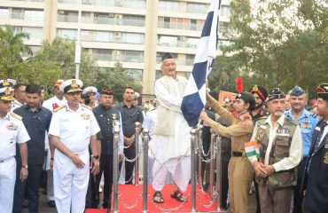 08.01.2023 : Governor flags off Veterans' Parade; greets War Veterans