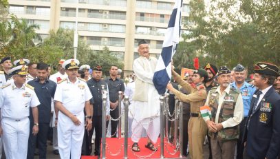 08.01.2023 : Governor flags off Veterans' Parade; greets War Veterans