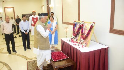 12.01.2023 : Governor pays tribute to Rajmata Jijau and Swami Vivekananda