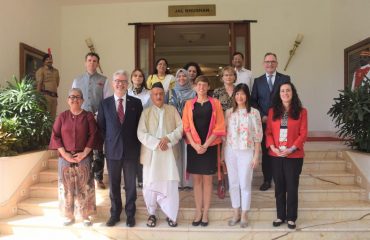 10.01.2023 : Families of consuls of various countries in Mumbai met Governor