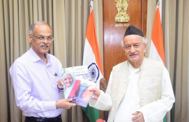 30.01.2023 : State Chief Electoral Officer Shrikant Deshpande meets Governor