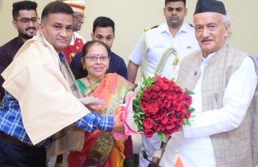 01.02.2023 : राज्यपालांचे वाहनचालक मोहन मोरे सेवानिवृत्त: राज्यपाल कोश्यारींकडून भावपूर्ण सत्कार