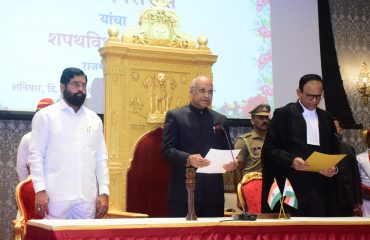 18.02.2023 : Jharkhand Governor Ramesh Bais took oath as the 20th Governor of Maharashtra at Raj Bhavan Mumbai. Acting Chief Justice of the Bombay High Court Justice Sanjay Gangapurwala administered the oath of office to Governor Ramesh Bais. The Governor read his oath in Marathi. Maharashtra Chief Minister Eknath Shinde congratulated the Governor by presenting a bouquet of flowers after the swearing in ceremony. State Chief Secretary Manukumar Srivastava read out the Warrant of Appointment issued by President Droupadi Murmu appointing Ramesh Bais as the Governor of Maharashtra. A Guard of Honour was presented by the Indian Navy to the Governor soon after the oath taking ceremony.  Smt Rambai Bais, Union Minister of State Ramdas Athawale, Minister for Tourism Mangal Prabhat Lodha, Speaker of Maharashtra Legislative Assembly Rahul Narwekar, people's representatives, officers and invitees were present.