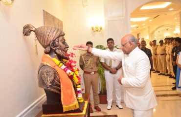 Governor paid floral tributes to the bust of Chhatrapati Shivaji Maharaj