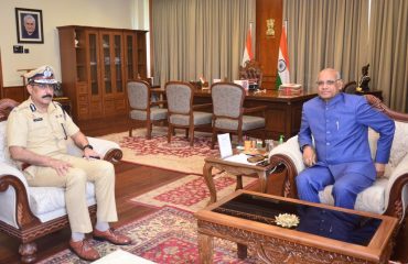 21.02.2023 : Rajnish Seth meets Governor Ramesh Bais
