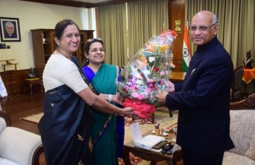 06.03.2023: Principal Secretary Manisha Verma and Vice Chancellor Dr Apoorva Palkar meets Governor