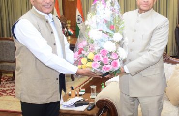 14.03.2023 : Chief Postmaster General, Maharashtra Circle Kishan Kumar Sharma called on Governor