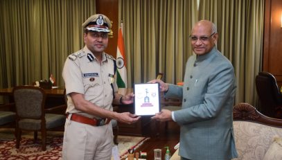 16.03.2023: Inspector General of Police, Central Reserve Police Force (Western Sector) P. S. Ranpise called on Governor Ramesh Bais at Raj Bhavan, Mumbai.