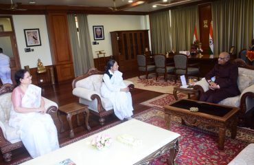 20.03.2023 : The Chairperson of Maharashtra Administrative Tribunal meets Governor