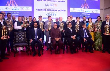 25.03.2023 : Governor presents India SME Excellence Awards