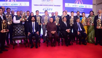 25.03.2023 : Governor presents India SME Excellence Awards