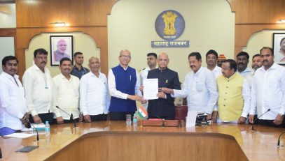 24.03.2023 : Dr Vikas Mahatme and delegation of Pension Committee meets Governor