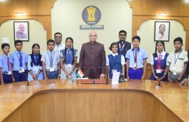 09.04.2023 : Governor pats Ratnagiri ZP Students going for NASA Tour