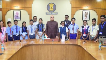 09.04.2023 : Governor pats Ratnagiri ZP Students going for NASA Tour