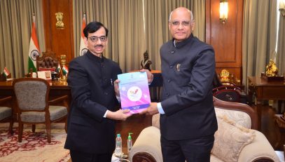 17.04.2023 : Chief Commissioner of Maharashtra State Commission for RTS meets Governor