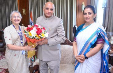 21.04.2023 : VC of MUHS meets Governor