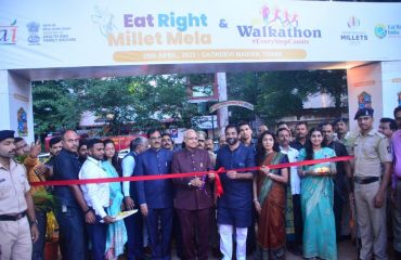 29.04.2023: Maharashtra Governor Ramesh Bais inaugurated the 'Eat Right Millet Mela' and 'Millet Food Hub' and 'Walkathon' on the occasion of International Millet Year at Thane. The 'Eat Right Millet Mela' was organised by the Food Safety and Standards Authority of India in association with ASSOCHAM, Thane Municipal Corporation and other organisations. The Governor visited the Millet product stalls and presented prizes for the various competitions organised by FSSAI.  MLA Sanjay Kelkar, MLC Niranjan Davkhare, FDA Commissioner Abhimanyu Kale, Dist Collector Ashok Shingare and Regional Director of FSSAI Priti Chaudhari were present on the occasion.