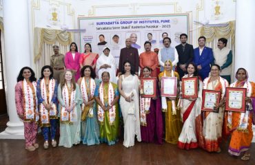 29.04.2023: The Governor of Maharashtra Ramesh Bais presented the  Suryadatta Stree Shakti Puraskar 2023 at Raj Bhavan, Mumbai on the occasion of Silver Jubilee of the Suryadatta Foundation. President of the Suryadatta Education Foundation Dr. Sanjay Chordiya, Shushama Chordiya and others were present.