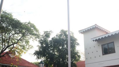 01.05.2023 : Governor hoist the National Flag on Maharashtra Day at Raj Bhavan