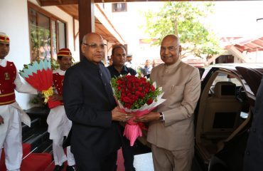 04.05.2023 : Maharashtra Governor Ramesh Bais welcomed former President of India Ram Nath Kovind at Raj Bhavan, Mumbai.   Smt Savita Kovind  was also present.